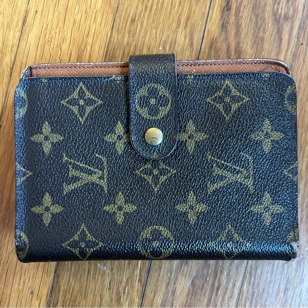 Authentic Louis Vuitton Passport Monogram Leather Large Snap Zip Wallet